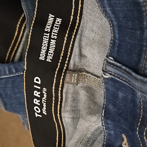 GUC TORRID 16R BOMBSHELL SKINNY JEANS - Picture 3 of 4